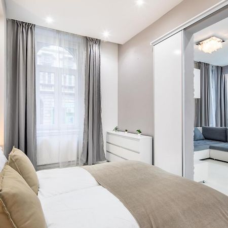 Cozy & Central Apartment With 2-Bedroom บูดาเปสต์ ภายนอก รูปภาพ