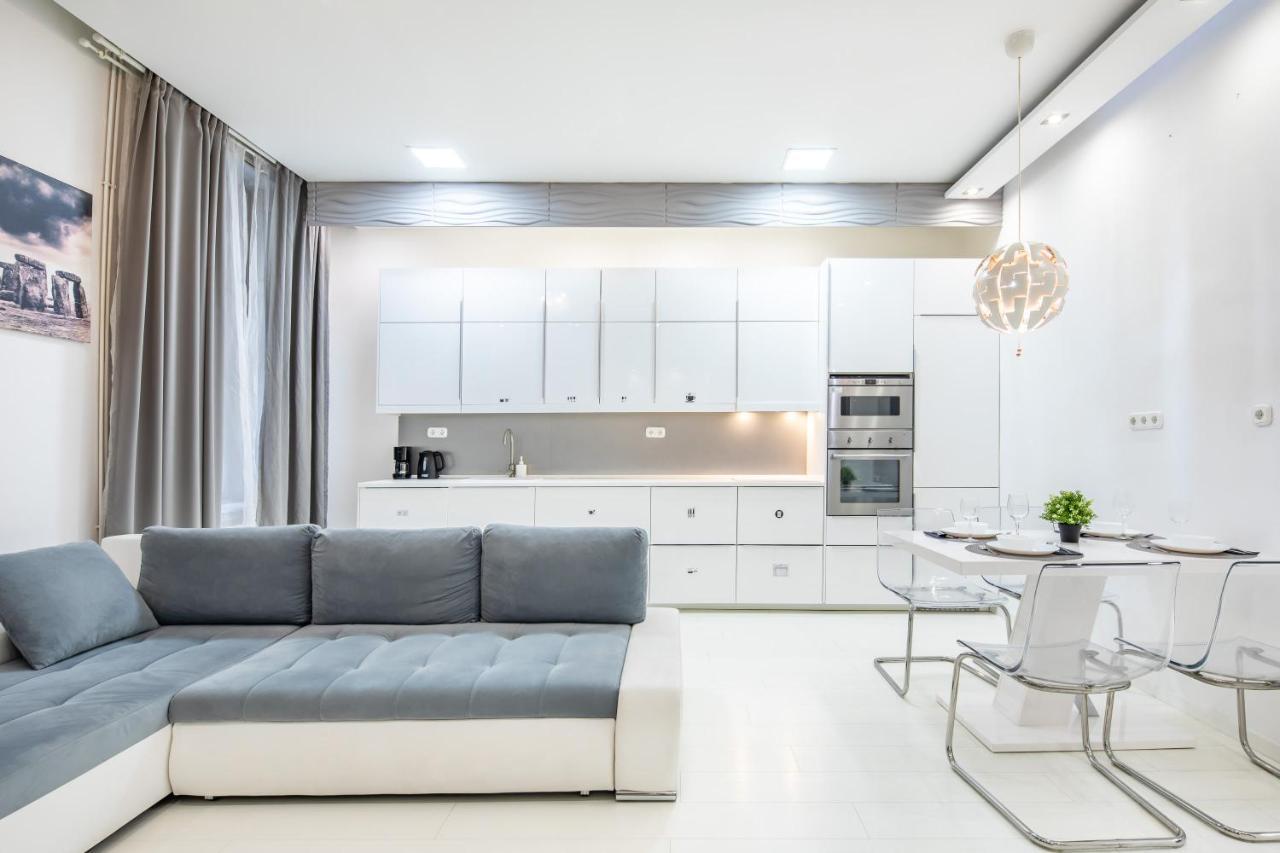 Cozy & Central Apartment With 2-Bedroom บูดาเปสต์ ภายนอก รูปภาพ