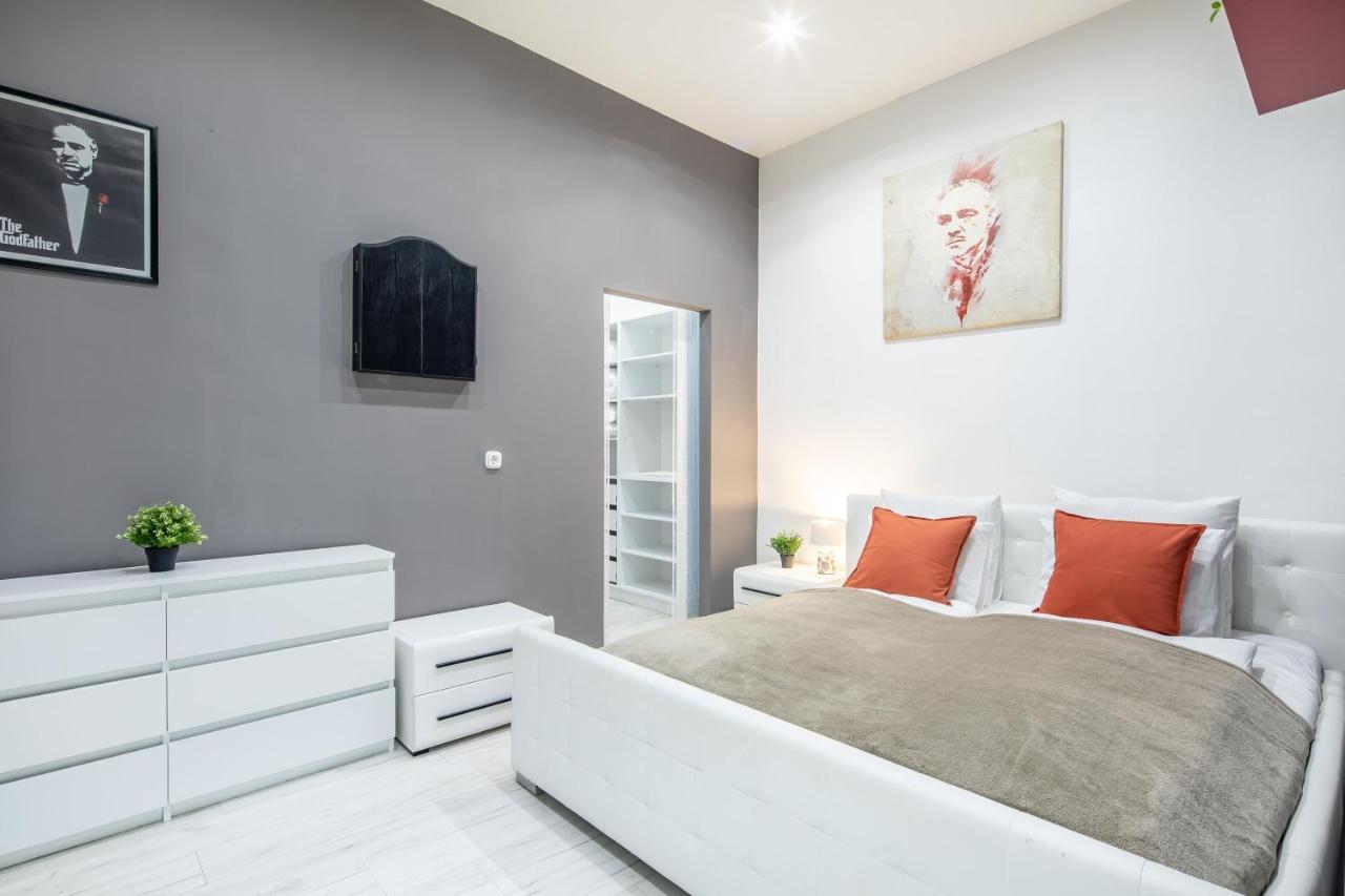 Cozy & Central Apartment With 2-Bedroom บูดาเปสต์ ภายนอก รูปภาพ