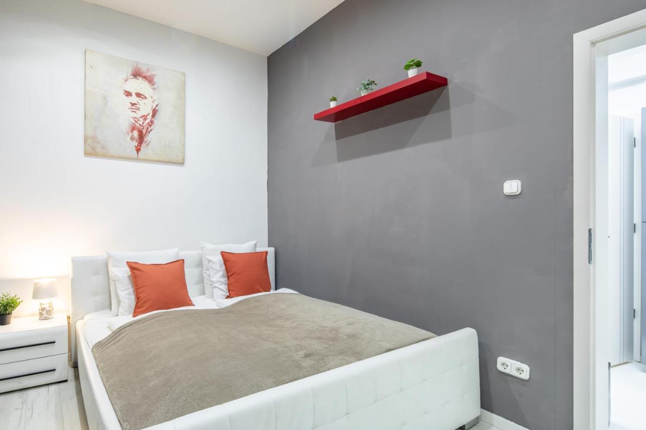 Cozy & Central Apartment With 2-Bedroom บูดาเปสต์ ภายนอก รูปภาพ