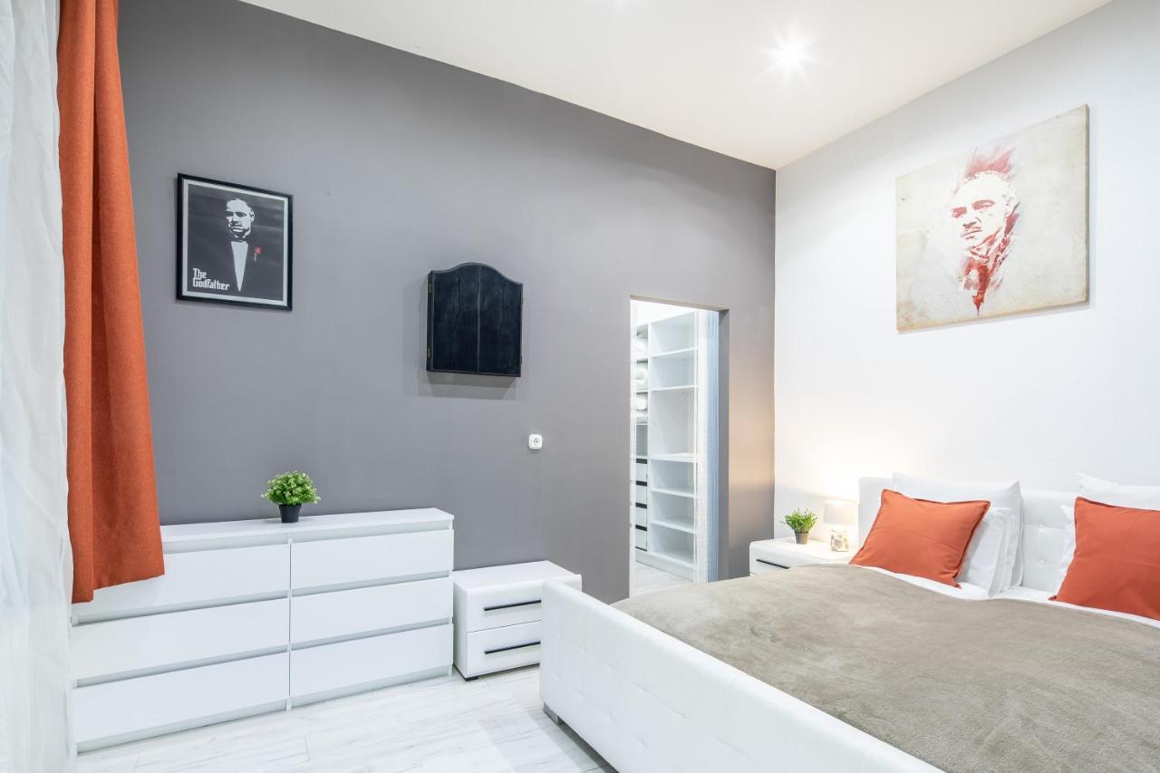 Cozy & Central Apartment With 2-Bedroom บูดาเปสต์ ภายนอก รูปภาพ